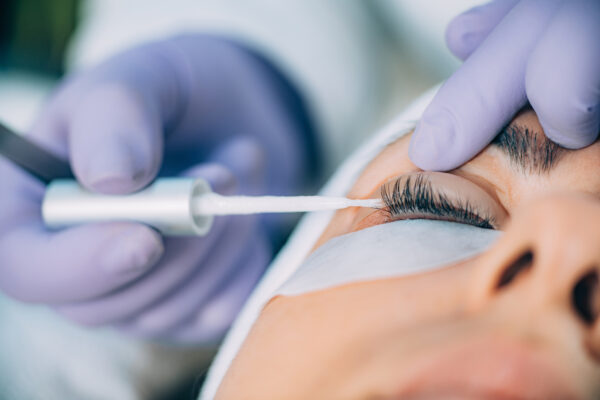 cosmetologist doing lash lifting